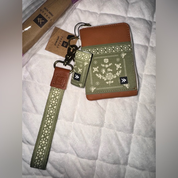 Thread wallets - Picture 2 of 4